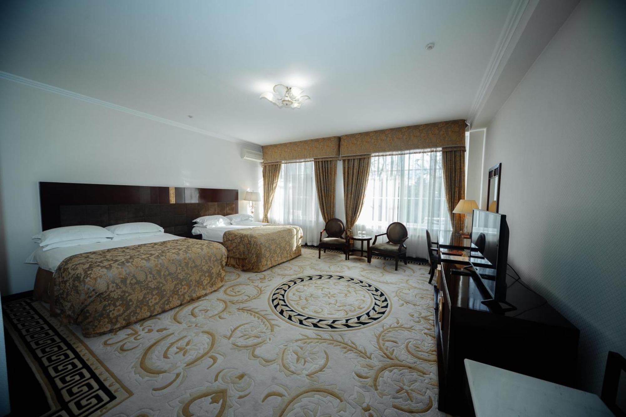Hotel Royal Park Chisinau Exterior foto